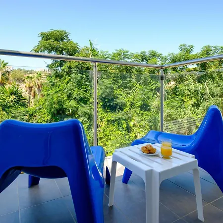 Family One-Bedroom Apartment With Balcony شقة *